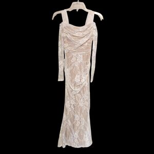 Elegant Open Shoulder Lace Evening / Bride Gown XS/2